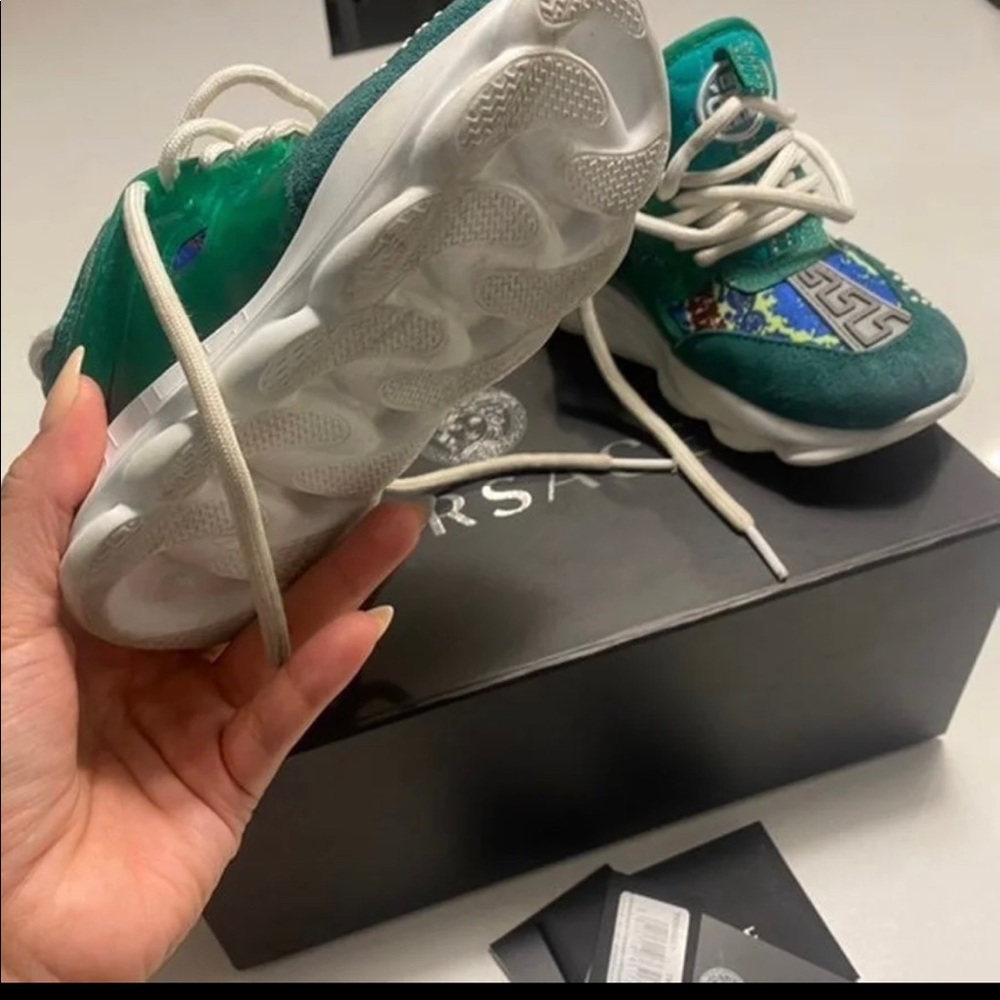 Versace chain reaction